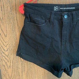 CUTE HIGHWASTED SHORTS